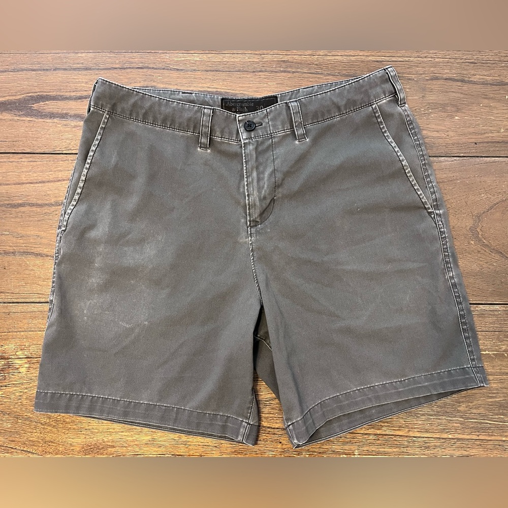 Abercrombie & Fitch Grey Shorts Men’s size 30 6” Inseem